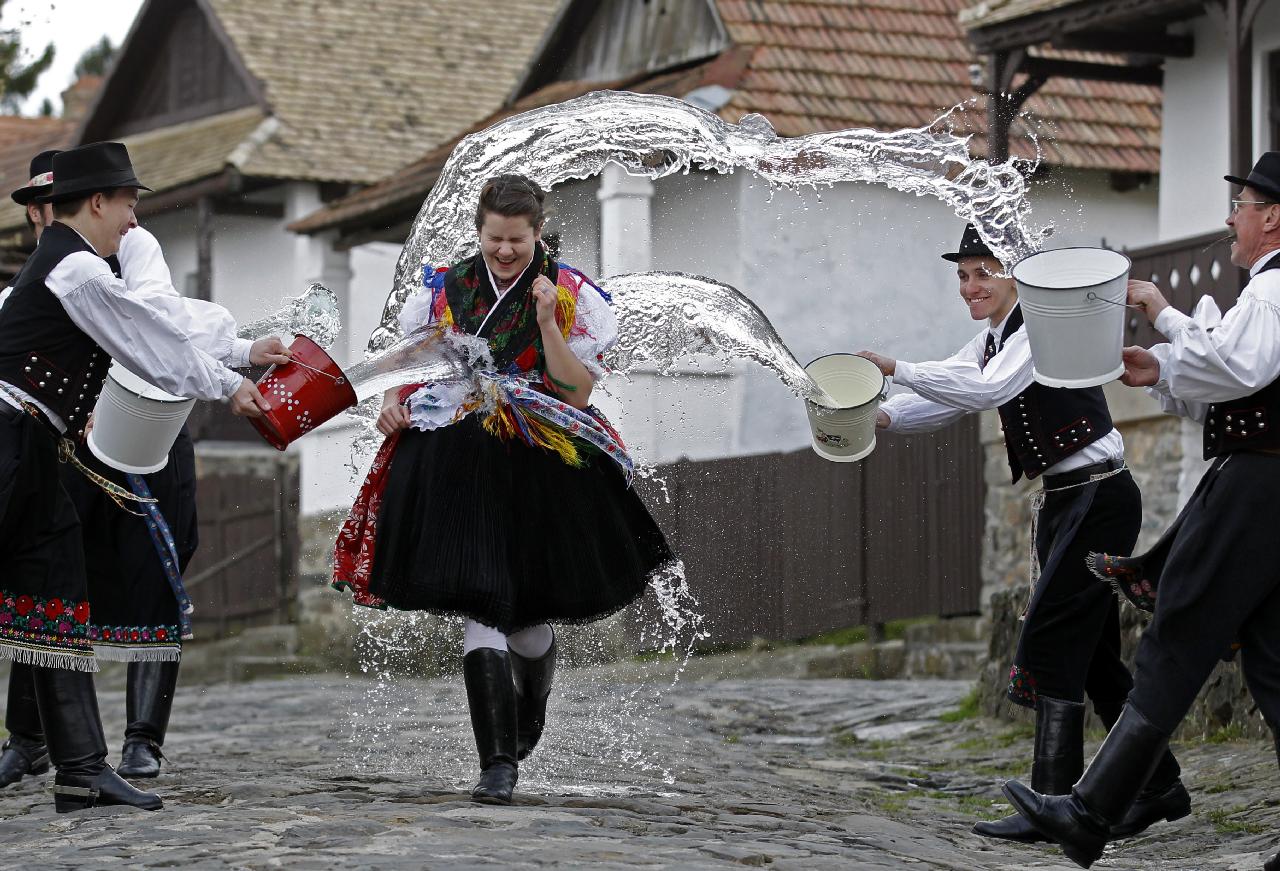 Hollókő