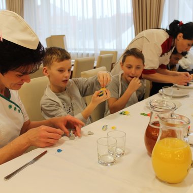 Kids from the children’s home in Písek spend a creative afternoon at the Clarion Congress Hotel Česk