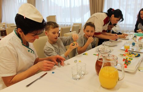 Kids from the children’s home in Písek spend a creative afternoon at the Clarion Congress Hotel Česk