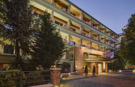 MAMAISON  HOTEL ANDRASSY WON THE HOTEL OF THE YEAR 2014 AWARD