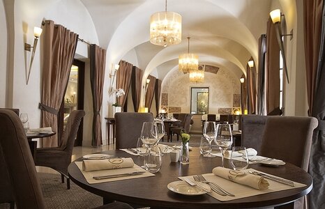 THE BEST HOTEL RESTAURANT OF 2014 IN MAMAISON HOTEL LE REGINA WARSAW
