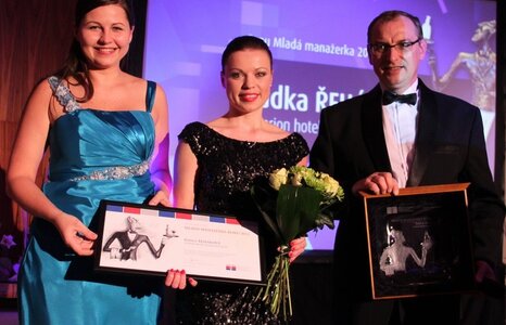 RADKA ŘEHÁKOVÁ Z CLARION HOTELU ŠPINDLERŮV MLÝN SE STALA MLADOU MANAŽERKOU ROKU 2013
