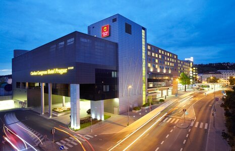 FOTBALOVÁ SPARTA ODPOČÍVALA VE VYSOČANSKÉM HOTELU CLARION, PAK PŘEVÁLCOVALA SLAVII 3:1