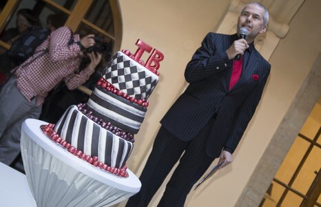 TIM BURTON ZAHÁJIL VÝSTAVU VE SVÉM DRAMATICKÉM STYLU