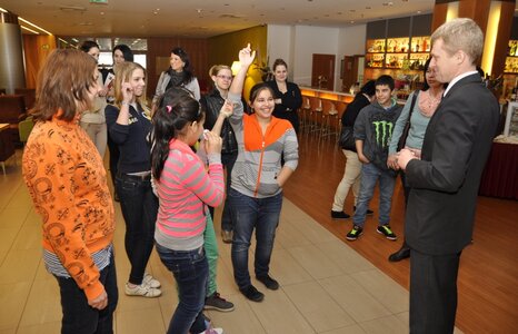 VELIKONOČNÍ PEČENÍ S DĚTMI Z DĚTSKÝCH DOMOVŮ ZAVÍTALO DO CLARIONU