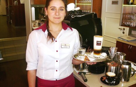 SOUTĚŽ CPI HOTELS O NEJLEPŠÍHO BARISTU PŘEDSTAVILA KÁVU RŮZNÝCH CHUTÍ A VŮNÍ, VYHRÁLA KL