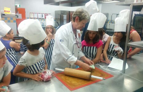 NEWS Baking with Children from Children’s Homes Visited Clarion Hotel at Vysočany after a Year