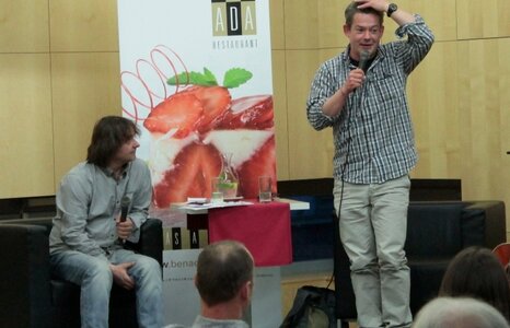 NEJZNÁMĚJŠÍ ČESKÝ TAXIKÁŘ ALEŠ HÁMA ODSTARTOVAL NOVOU TALK-SHOW V ÚSTECKÉM CLARIONU