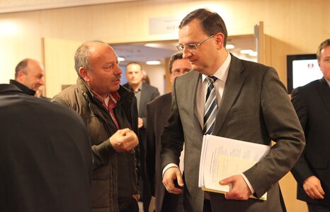 PREMIÉR NEČAS A MINISTR KUBA V JIHOČESKÉM CLARIONU